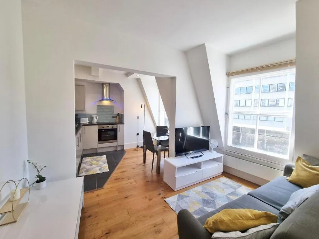 Lovely 1 Bed Apartment In Old Market Square location