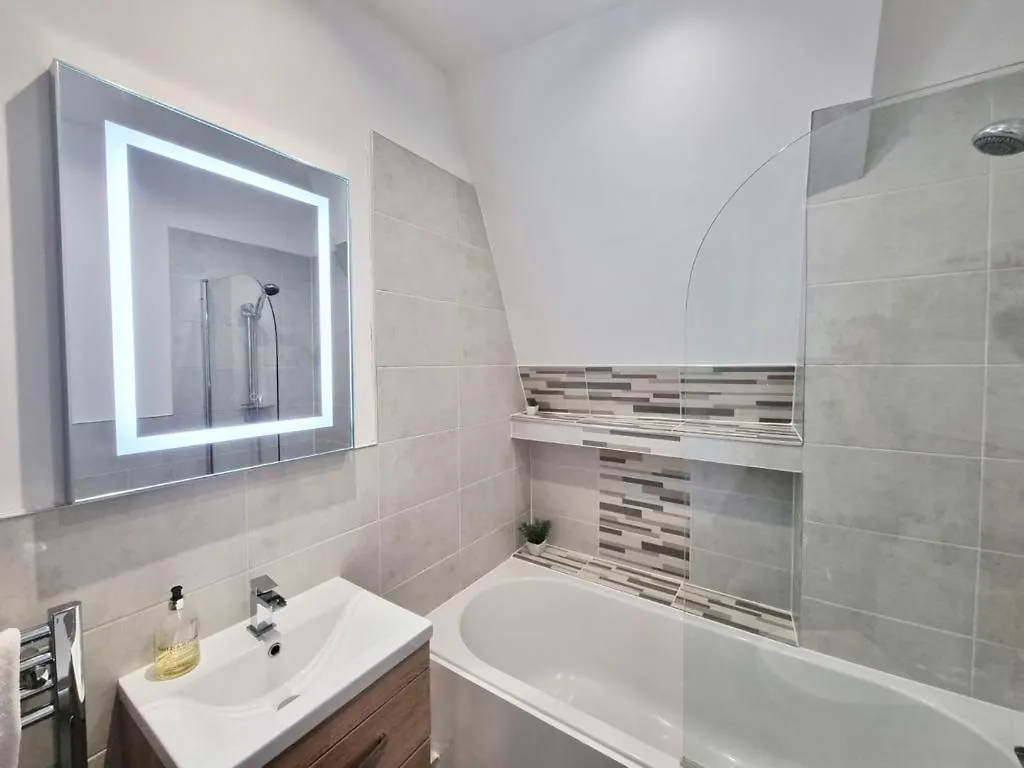 Lovely 1 Bed Apartment In Old Market Square Nottingham 0*,